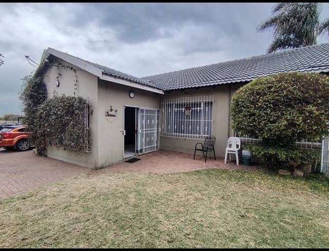4 BEDROOM HOUSE FOR SALE IN RUSTIVIA
